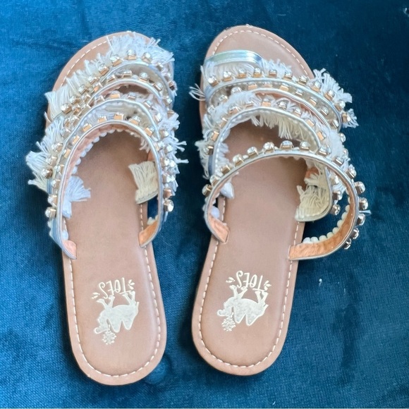 CAMEL TOES FRINGE EMBELLISHED TOE SANDALS SIZE 7 TAN - Picture 8 of 8